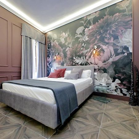 Ych-Butterfly Flat Close Trevi Fountain Рим Екстериор снимка